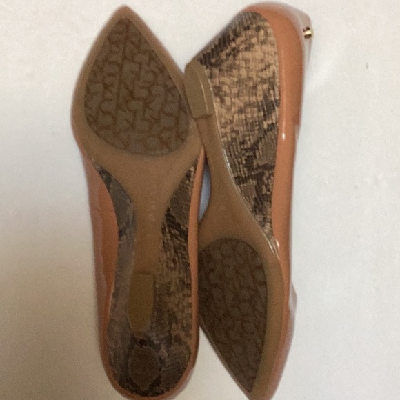 Calvin Klein Bessie Natural Almond Tan Patent Mini Snake Wedge Pump Sz 8.5 NWOT - Picture 7 of 12